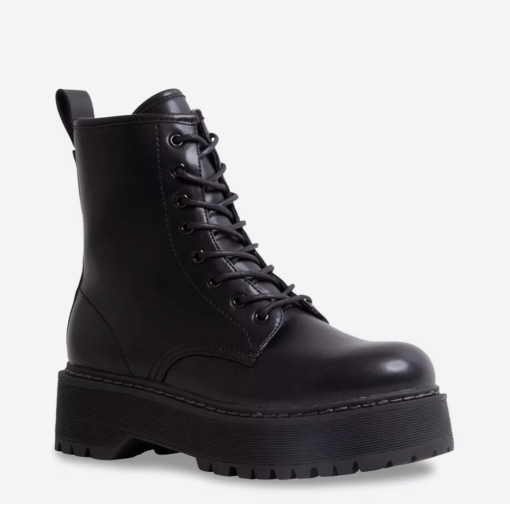Steve Madden Bettyy Combat Boot